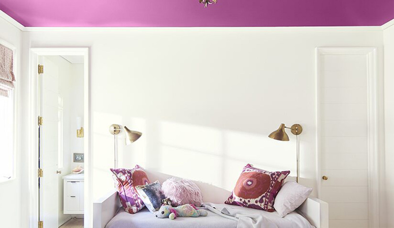 White bedroom painted in Paper Mache and rich purple ceiling in Twilight Magenta White bedroom painted in Paper Mache and rich purple ceiling in Twilight Magenta